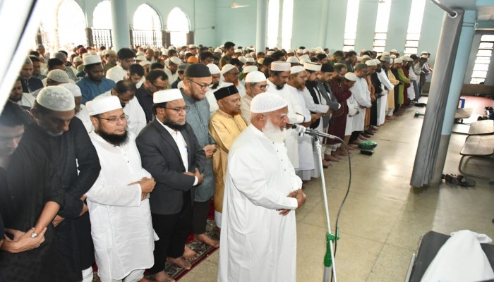 ​আল-আরাফাহ ইসলামী ব্যাংকের এক্সিকিউটিভ ভাইস প্রেসিডেন্ট আবদুর রহিম খানের জানাজায় বিরোধীদলীয় নেতার অংশগ্রহন