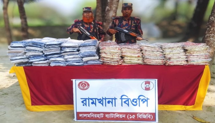 ​লালমনিরহাট সীমান্তে বিজিবির অভিযান: ১৪ লাখ টাকার ভারতীয় পণ্য জব্দ