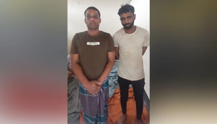 রিকশা গ্যারেজে অভিযান চালিয়ে ইয়াবাসহ গ্রেপ্তার ২