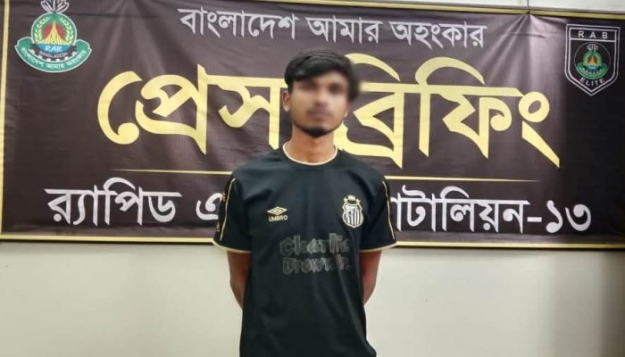 ​হাতীবান্ধায় স্কুলছাত্রী ধর্ষণ মামলার প্রধান আসামি র‍্যাবের হাতে গ্রেপ্তার