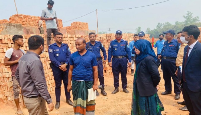 কুড়িগ্রামের চিলমারীতে পরিবেশ অধিদপ্তরের অভিযানে ইটভাটাকে জরিমানা, কার্যক্রম বন্ধ