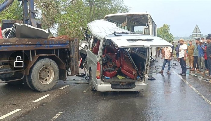 রামপালে সড়ক দুর্ঘটনায় বর-কনেসহ নিহত বেড়ে ১৪