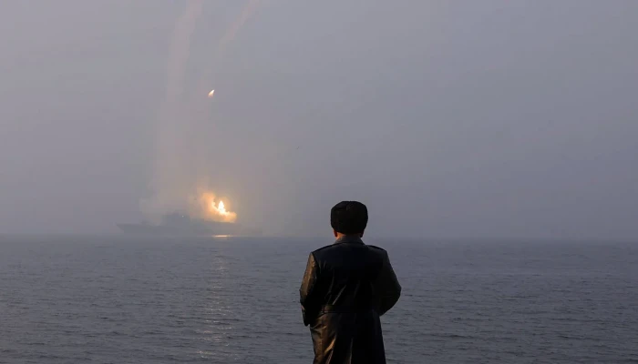 ইরান যুদ্ধের মধ্যেই ১০টি ব্যালিস্টিক ক্ষেপণাস্ত্র নিক্ষেপ উত্তর কোরিয়ার