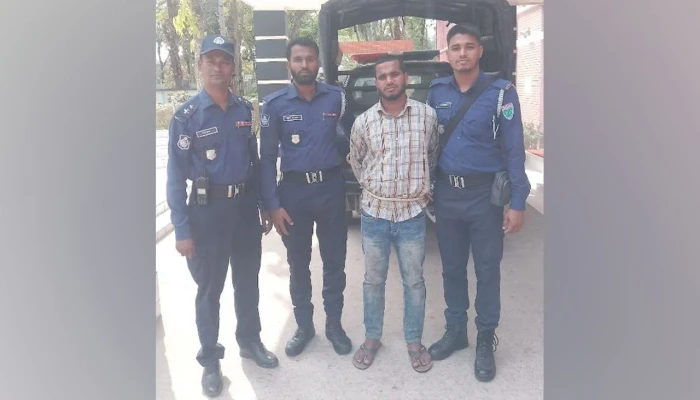 হ্যান্ডকাফসহ পলাতক আসামি ১৯ ঘণ্টা পর গ্রেপ্তার