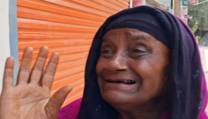 ​চালের কার্ড দিবে বলে প্রতারনা স্বর্ণালংকার লুট