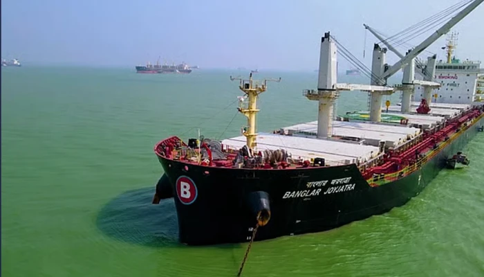 ক্ষেপণাস্ত্র হামলার আতঙ্কে হরমুজ প্রণালি পেরোতে পারেনি বাংলাদেশি জাহাজ