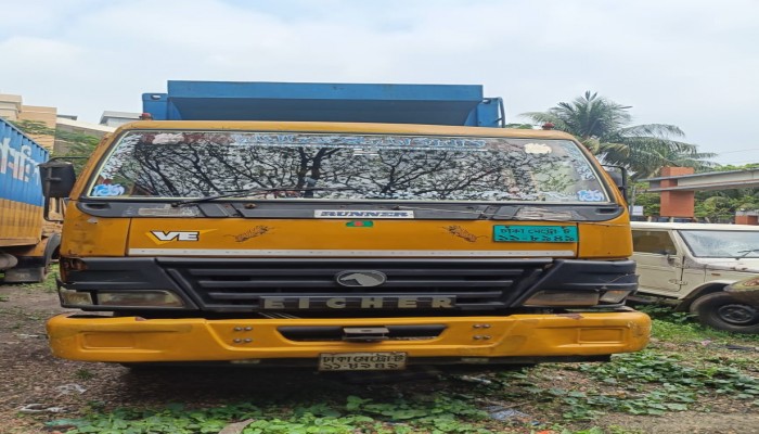 গাঁজাসহ ০২ জন মাদক ব্যবসায়ীকে গ্রেফতার করেছে র‌্যাব ও মাদক বহনে ব্যবহৃত কাভার্ড ভ্যান জব্দ।