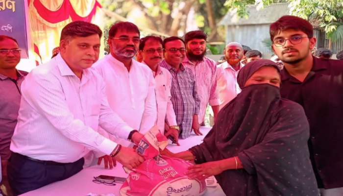 ​জামালপুরে কেন্দুয়ায় বিএনপি নেতার পরিবারের ব্যতিক্রমী আয়োজনে দুস্থদের মুখে ঈদের হাসি