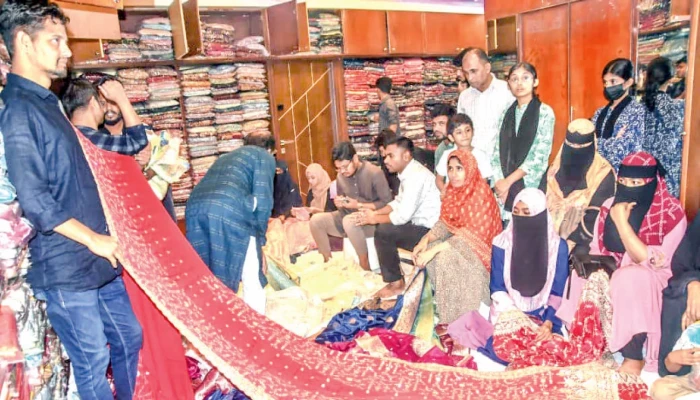 চট্টগ্রাম নগরীতে জমে উঠেছে ঈদ কেনাকাটা