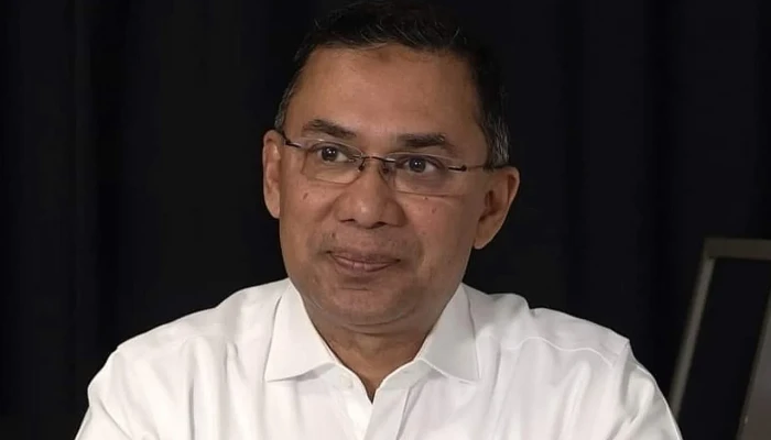 বাসভবন থেকে জরুরি কাজ করছেন প্রধানমন্ত্রী