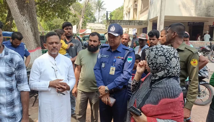 মহেশপুরে ট্রাকের ধাক্কায় মা নিহত ছেলে আহত