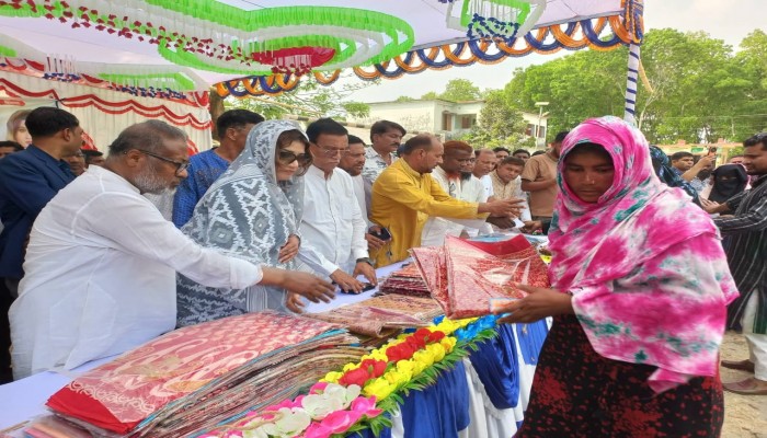 কালীগঞ্জে ৩শ দরিদ্র ও দুস্থ মানুষ পেলো কেকেএসের ঈদ উপহার