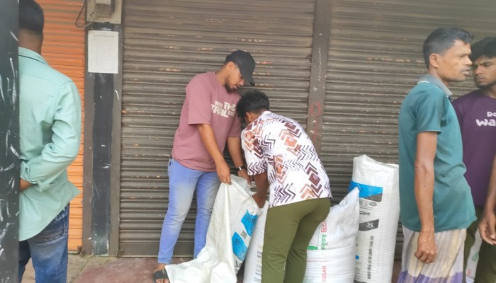 গৌরীপুরে গরিবের চাল সচ্ছলদের কবজায়,  ‘ঘরে লয়, দুয়ারে বেচে’