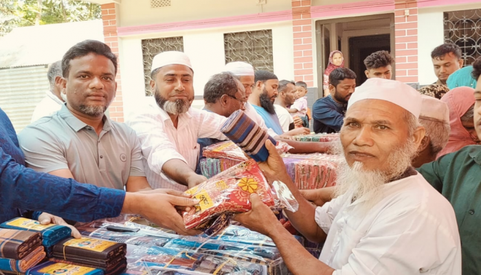 ​রাজাপুরে যুবদল নেতার উদ্যোগে ১৫শ মানুষের মাঝে ঈদ উপহার বিতরণ