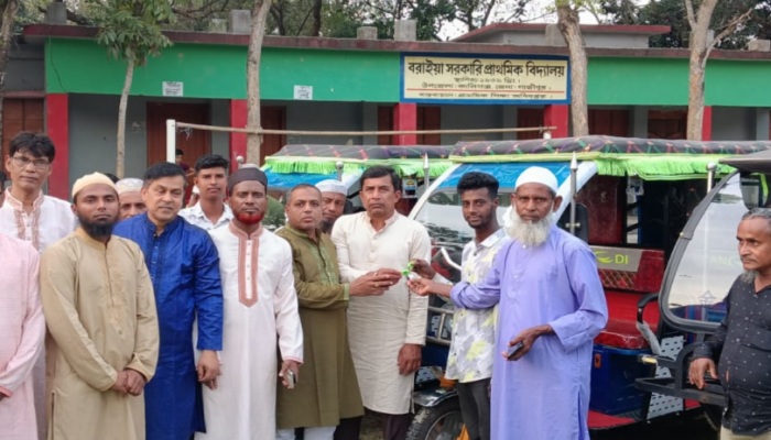 ​কালীগঞ্জে ভিন্নধর্মী উদ্যোগ: গাভী, অটোরিকশা ও সেলাই মেশিনে বদলাচ্ছে দরিদ্র পরিবারের ভাগ্য