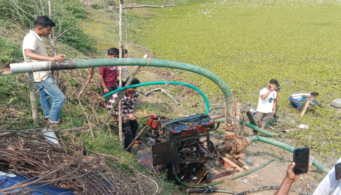 ​বুড়িচংয়ে দিনভর অভিযান: ১৫ ড্রেজার মেশিন ও ৩ হাজার ফুট পাইপ বিনষ্ট