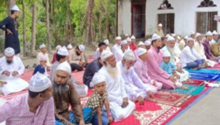 ​সৌদি আরবের সাথে মিল রেখে গলাচিপায় ঈদ উদযাপন