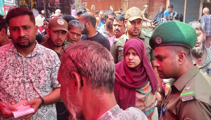 ​আদমদীঘিতে অতিরিক্ত দামে মাংস বিক্রি, ৬ দোকানিকে জরিমানা