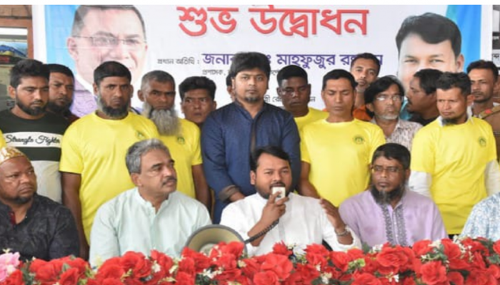 ​ঈদে ঘরমুখো ট্রেন যাত্রীদের সহায়তা কার্যক্রমের উদ্বোধন করলেন রাসিক প্রশাসক