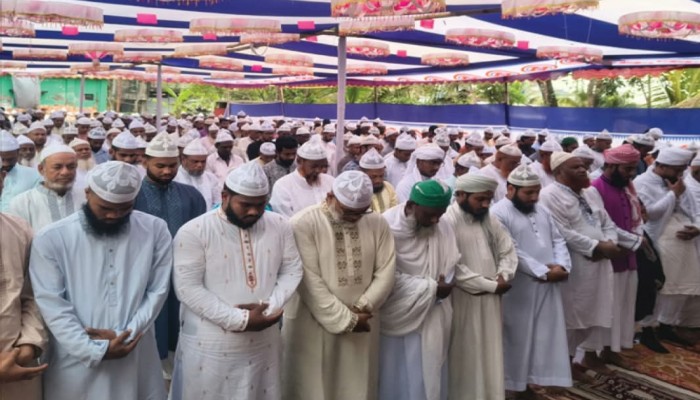 বরিশালে সৌদি আরবের সঙ্গে মিল রেখে ঈদুল ফিতর উদযাপন