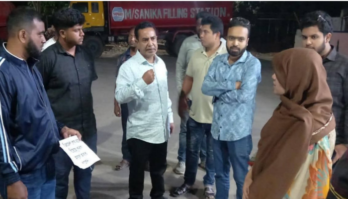 ​সান্তাহারে পেট্রোল পাম্পে ইউএনও’র পরিদর্শন: অবৈধ মজুতের বিরুদ্ধে সতর্কতা