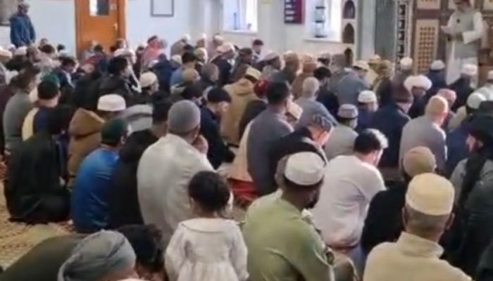 "বৃটেনের কার্ডিফে পবিত্র ঈদুল ফিতর উদযাপন,