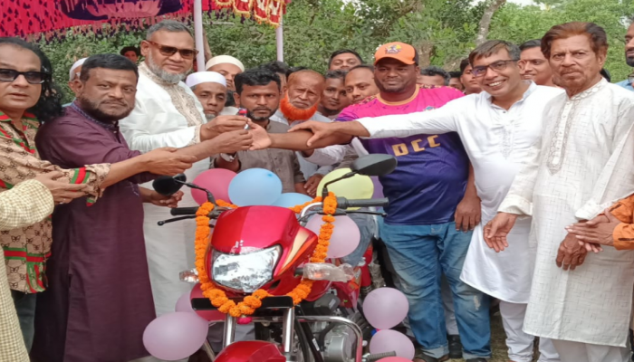 ​কালীগঞ্জে তাশরিফ স্মৃতি ক্রিকেট টূর্ণামেন্টের ফাইনাল খেলা অনুষ্ঠিত