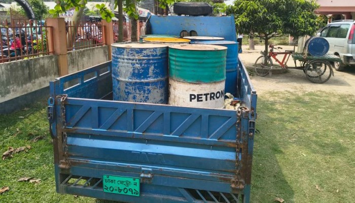 জামালপুরে ৩ হাজার লিটার পেট্রোলসহ আটক ১১