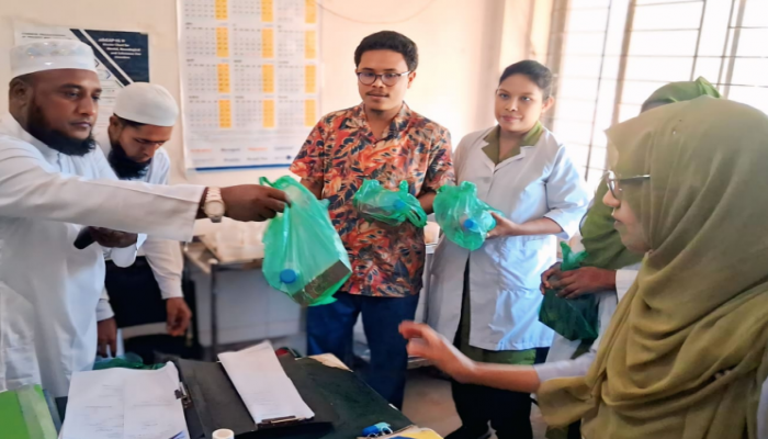 ভাইস চেয়ারম্যান পদপ্রার্থী কাদেরীর মানবিক উদ্যোগ: হাসপাতালে খাবার বিতরণ