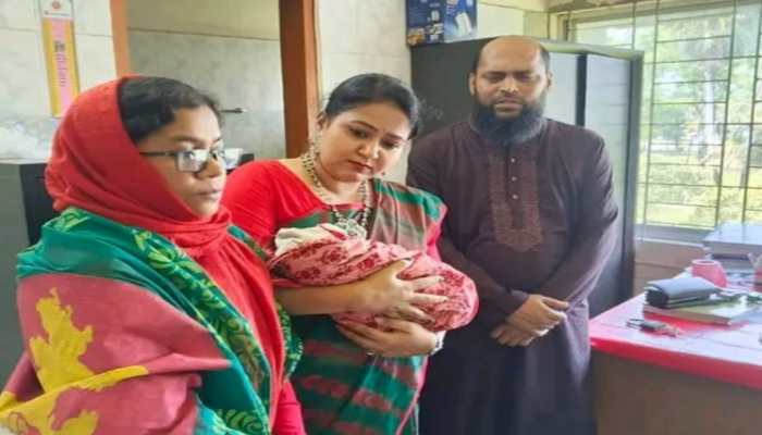 ​রাস্তার ধারে সন্তানের জন্ম, মা পেল পরিচয়—বাবা রয়ে গেল অজানা