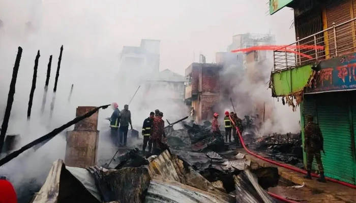 খাগড়াছড়িতে ভয়াবহ আগুনে বহু দোকান পুড়ে ক্ষতি কোটি টাকা