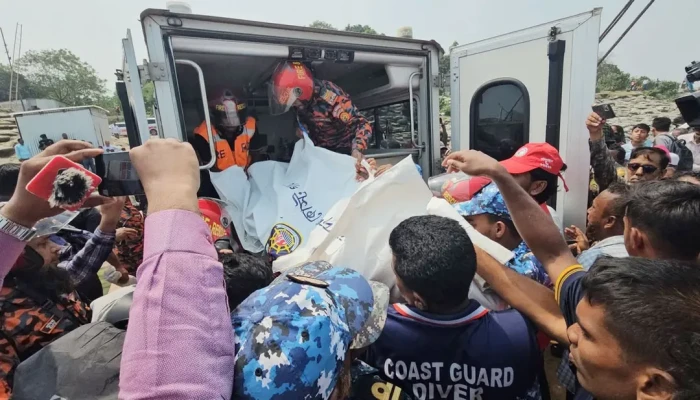 দৌলতদিয়ায় বাস দুর্ঘটনায় নিহতদের বেশিরভাগই রাজবাড়ীর