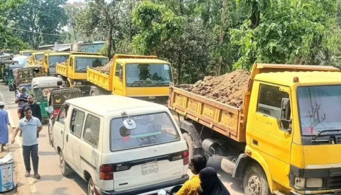 ​হবিগঞ্জে খোয়াই নদীতে অবৈধ মাটি উত্তোলন ‎অভিযানে ১০ ড্রাম ট্রাক জব্দ  ‎