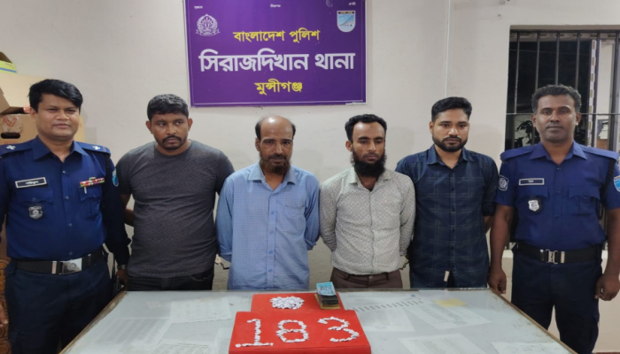 ​সিরাজদিখানে হেরোইন বিক্রির টাকা ও হেরোইনসহ ৪ জন আটক