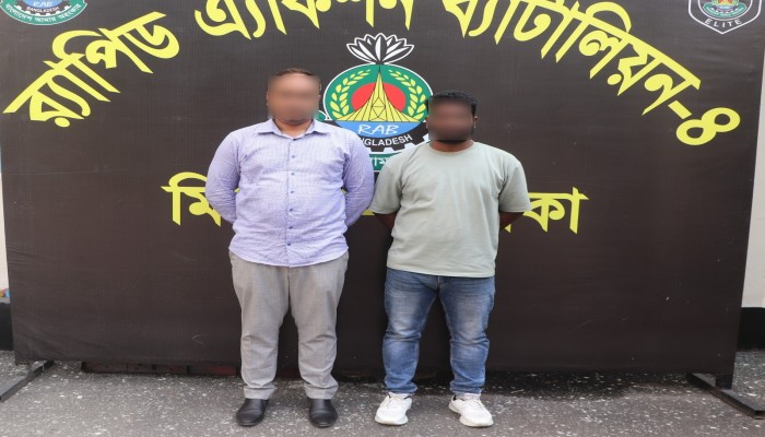 অস্টেধলিয়া,ইউরোপসহ বিভিন্ন উন্নত দেশে জাল ভিসা তৈরি করে প্রতারক ও মানবপাচারকারী চμের দুই সদস ̈ গ্রেফতার এবং ভিসা তৈরীর  ডিভাইস ও বিপুল পরিমাণ জাল ভিসা জব্দ করেছে র ̈াব-৪।