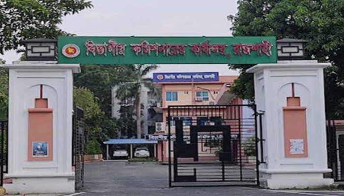 ​তেলের অজুহাতে বাড়তি ভাড়া, রাজশাহীতে যাত্রীদের ক্ষোভ