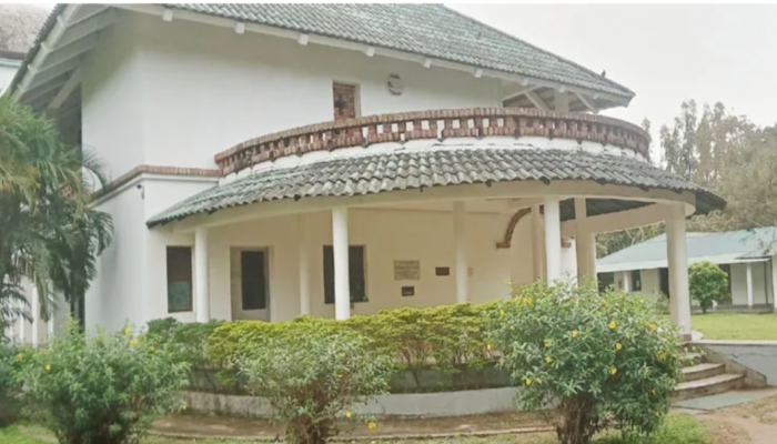 ​চা শ্রমিক শিক্ষার্থীর মৃত্যু ঘিরে শমশেরনগর ক্যামেলিয়া হাসপাতালে উত্তেজনা, ভাঙচুর; চিকিৎসা বন্ধে চরম দুর্ভোগ