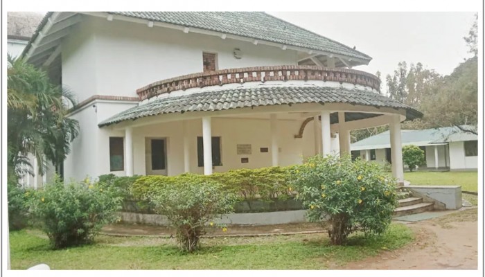 চা শ্রমিক শিক্ষার্থীর মৃত্যু ঘিরে শমশেরনগর ক্যামেলিয়া হাসপাতালে উত্তেজনা, ভাঙচুর; চিকিৎসা বন্ধে চরম দুর্ভোগ