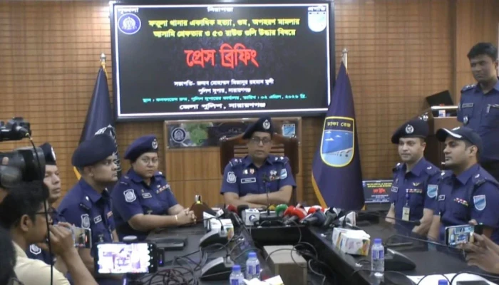 নারায়ণগঞ্জে ছেলেসহ রাজ্জাক বাহিনীর প্রধান গ্রেপ্তার