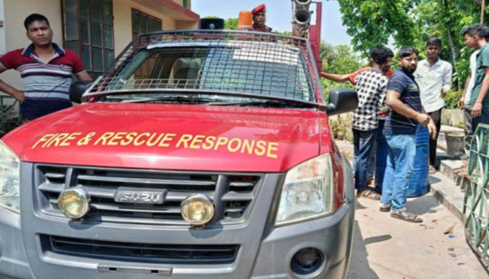 ​রাজশাহীতে ফায়ার সার্ভিসের তেল কেলেঙ্কারি, ৫ কর্মী প্রত্যাহার