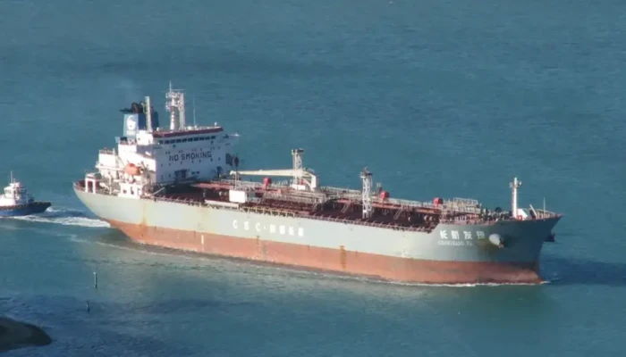 সিঙ্গাপুর থেকে ডিজেলভর্তি জাহাজ চট্টগ্রাম বন্দরে পৌঁছেছে