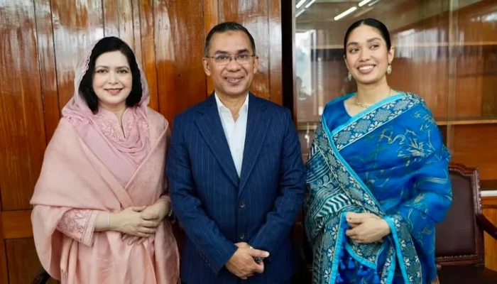 সপরিবারে 'বনলতা এক্সপ্রেস' সিনেমা দেখতে গেলেন প্রধানমন্ত্রী