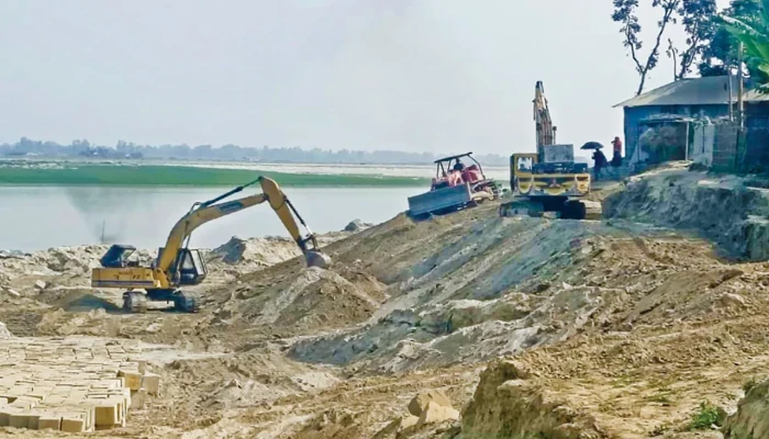 সাঘাটায় হুমকির মুখে পাউবোর ২৫ কোটি টাকার বন্যা নিয়ন্ত্রণ বাঁধ