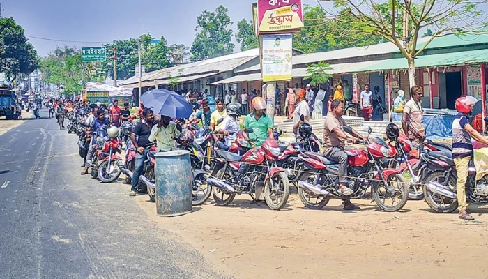 সরকারের কঠোর ব্যবস্থায়ও সুফল পাচ্ছেন না কৃষক ও গাড়িচালকরা