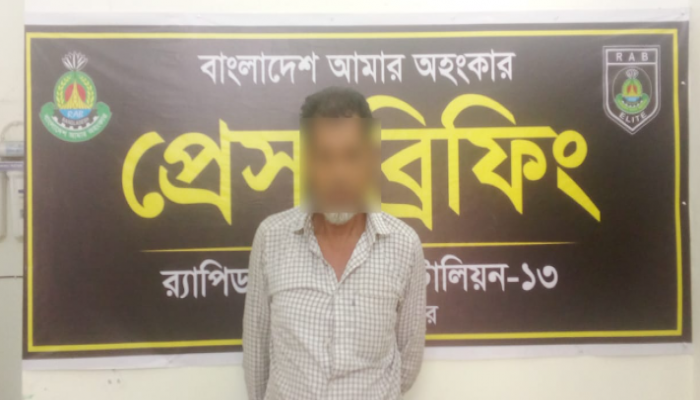 লালমনিরহাটে র‍্যাবের যৌথ অভিযানে অবৈধ মাদকদ্রব্য ২৯৮ বোতল এসকাফ উদ্ধারসহ ০১ জন মাদক ব্যবসায়ী গ্রেফতার।