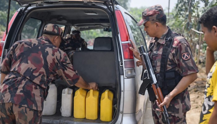 জ্বালানি তেল পাচার রোধে সীমান্তে কঠোর অবস্থানে বিজিবি