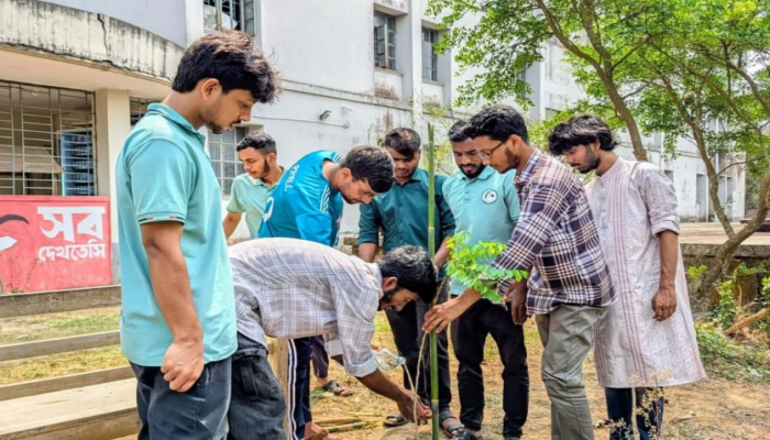 ​বৃক্ষরোপণের মাধ্যমে পালিত হলো কুবি প্রেস ক্লাবের ৮ম প্রতিষ্ঠাবার্ষিকী