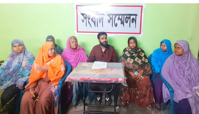 লালমনিরহাটে যাতায়াতের রাস্তা বন্ধ, ৩০টি পরিবারের দীর্ঘ দুর্ভোগ—ত্রাণমন্ত্রীর হস্তক্ষেপ কামনা