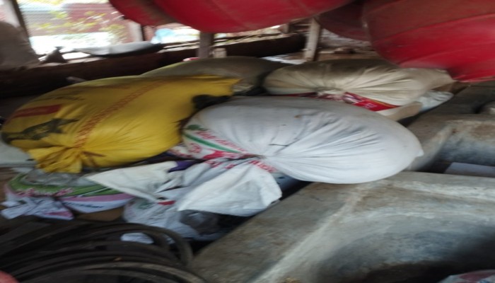 মুলাদীর চরকালে খান ইউনিয়নে ইপি সদস্য ও তার ভাইয়ের বাড়িতে মজুদকৃত জ্বালানি তেল এবং সরকারি চাল জব্দ।।