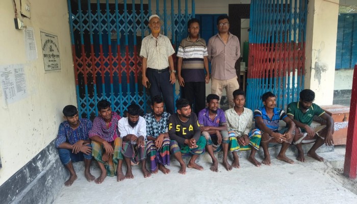 মেঘনায় ২৪ ঘন্টার অভিযানে ৩০ জেলে আটক